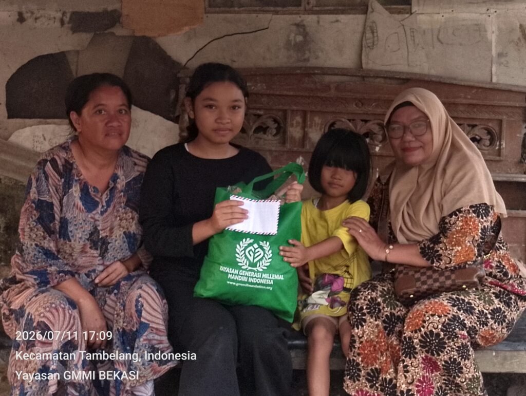 urutan dari sebelah kiri. Ibu tunawicara, putri sulung, putri bungsunya, pengawas GMMI